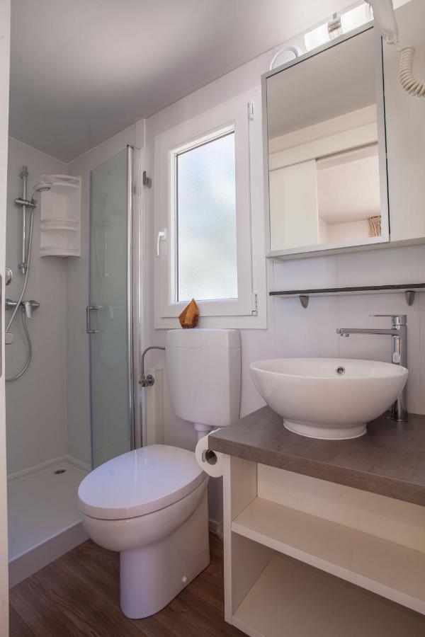 Mobile Homes Delta Marine At Campsite Lopari Nerezine Habitación foto