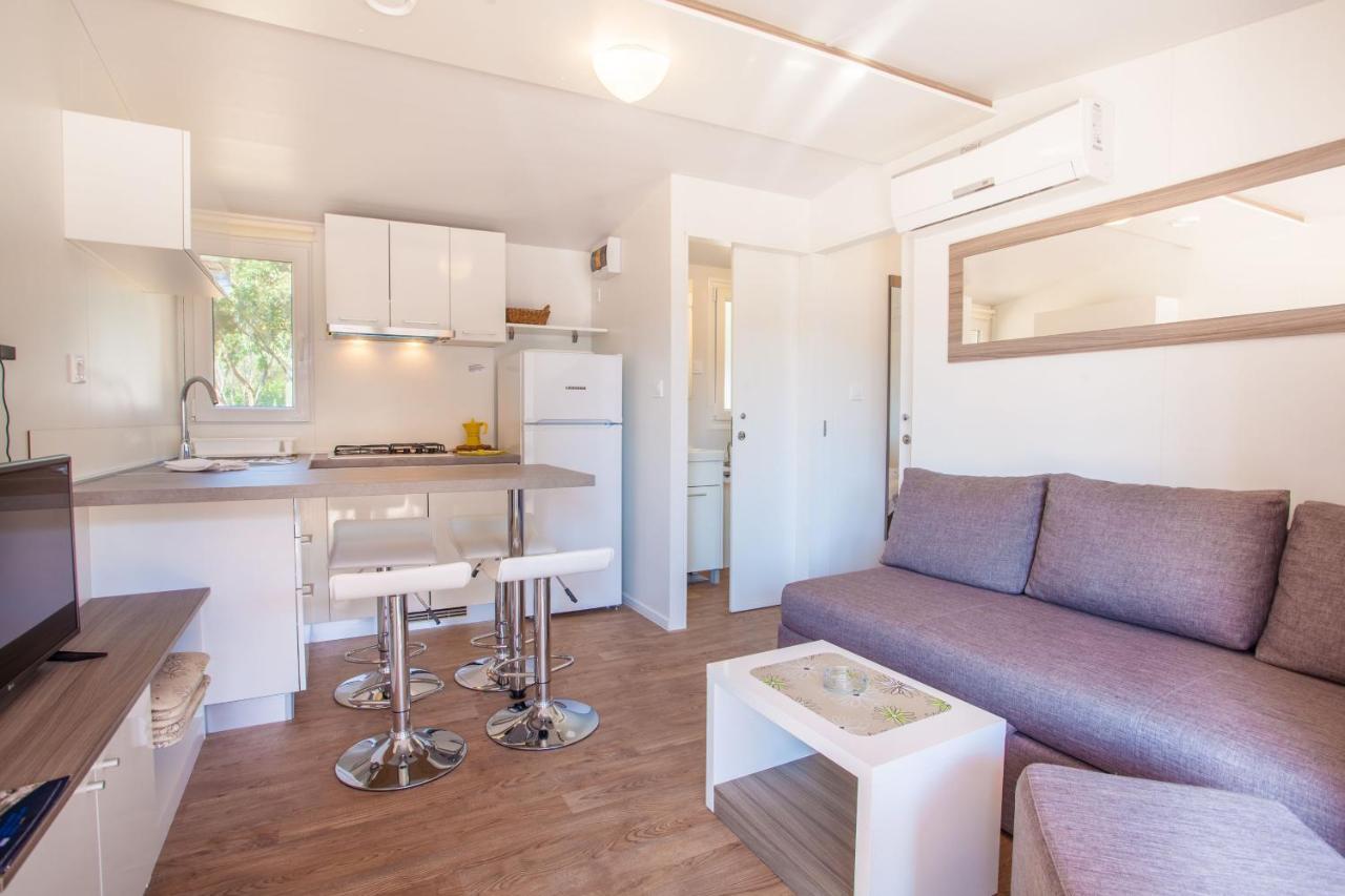 Mobile Homes Delta Marine At Campsite Lopari Nerezine Exterior foto